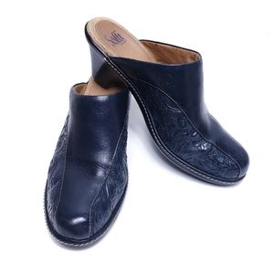 Sofft | Western floral embossed mules